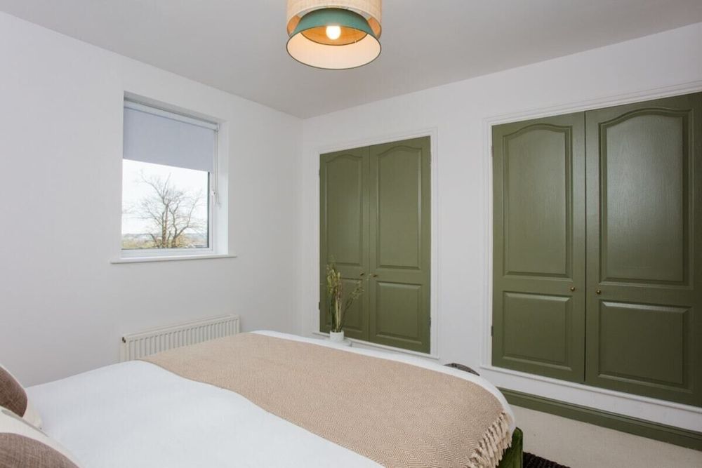 The Sparkford Gardens - Lovely 2bdr With Balcony Apartment (2 Bedrooms) 5