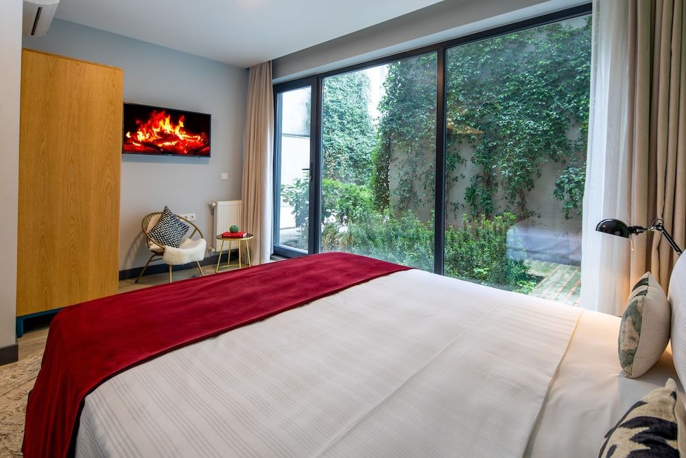 Green Parrot Hotel Deluxe Twin Room 3