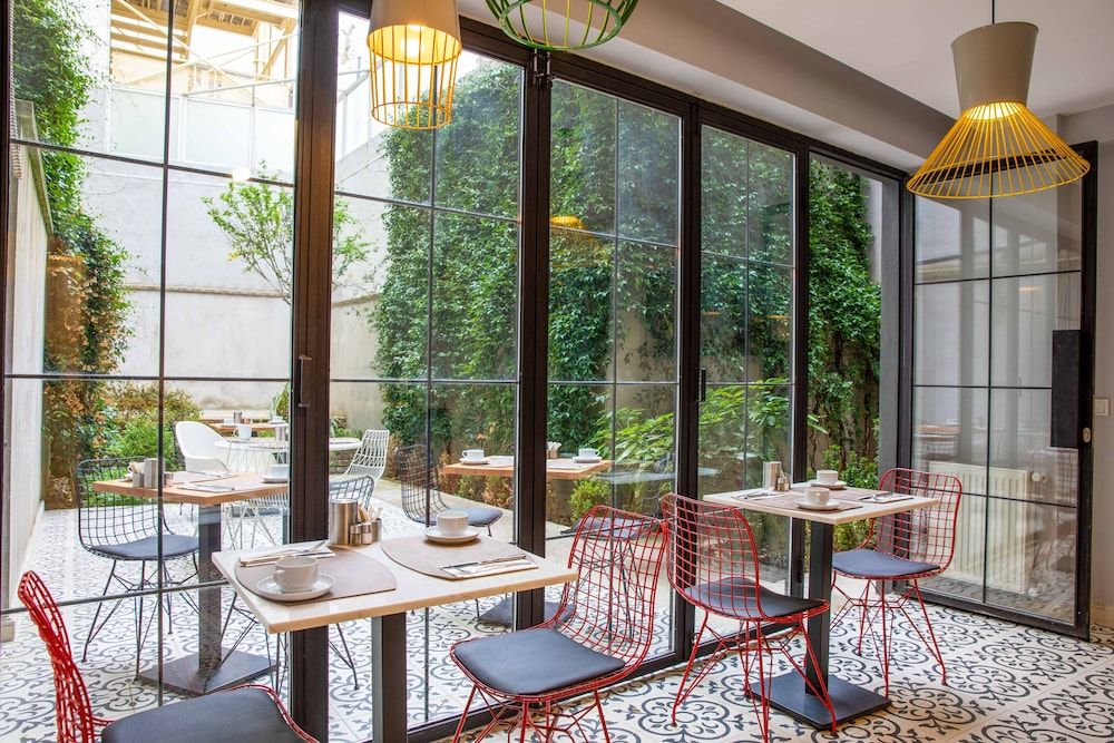 undefined Green Parrot Hotel 6