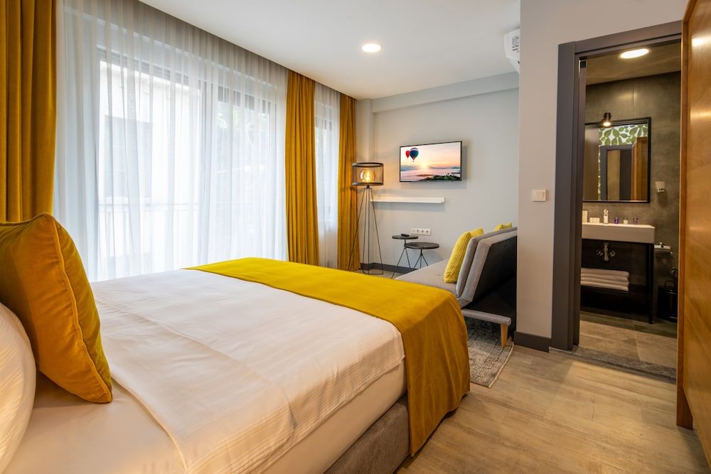 undefined Green Parrot Hotel 3