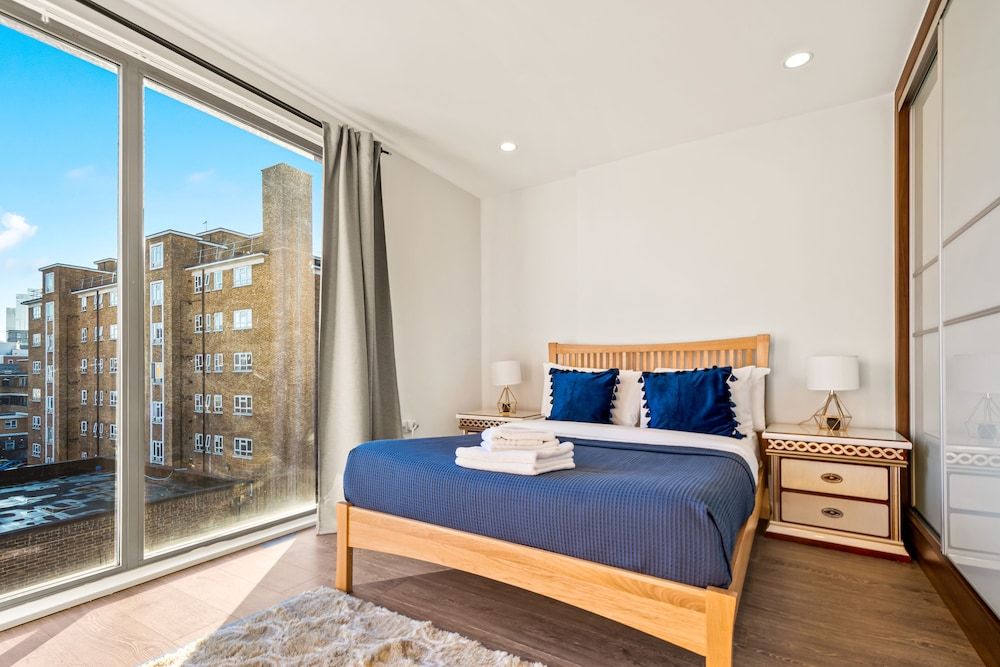 undefined Three Bedroom Apartment in Hoxton