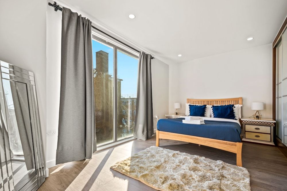 undefined Three Bedroom Apartment in Hoxton 7