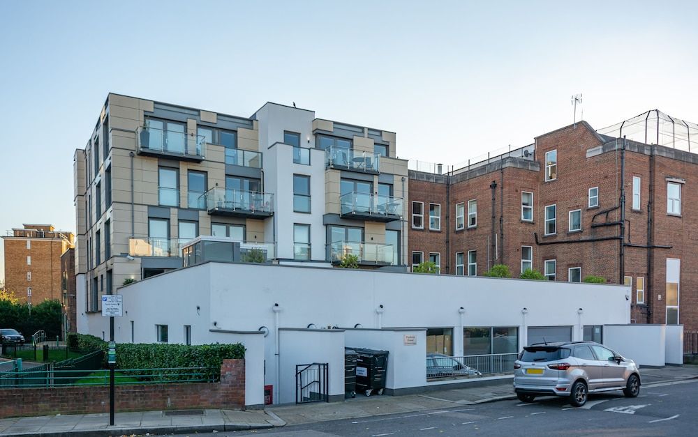 undefined Three Bedroom Apartment in Hoxton 3
