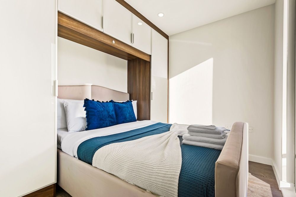 undefined Three Bedroom Apartment in Hoxton 4