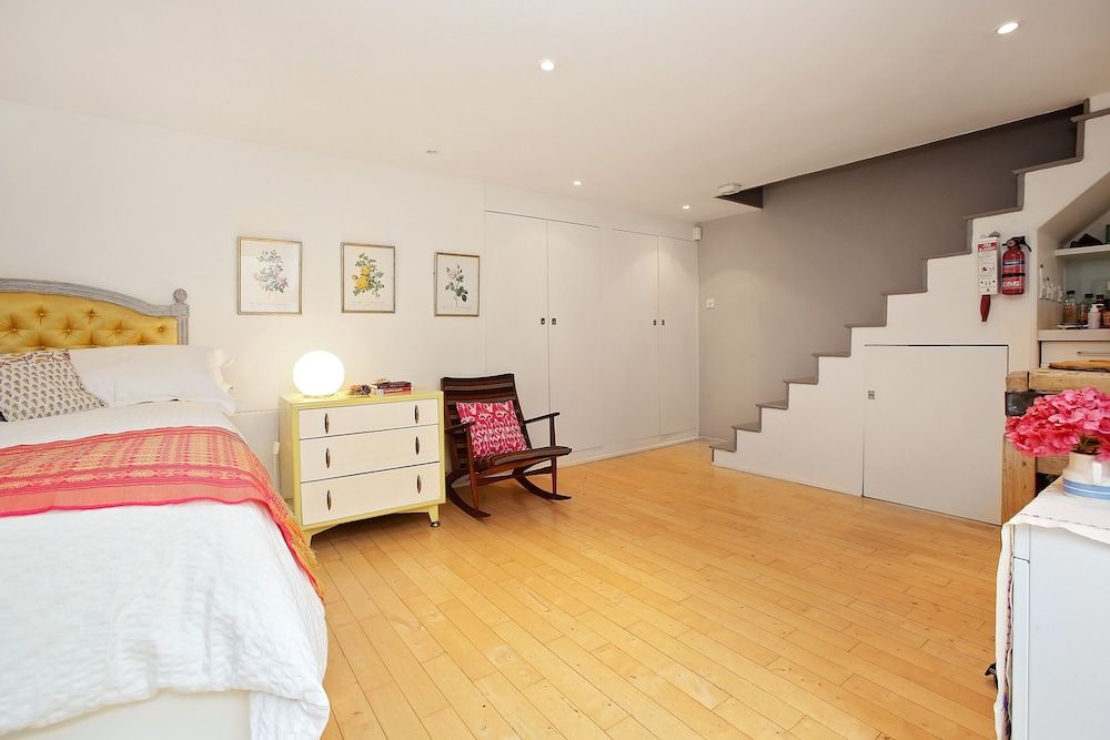 Bright Chic Garden Apartment One-Bedroom Apartment 15