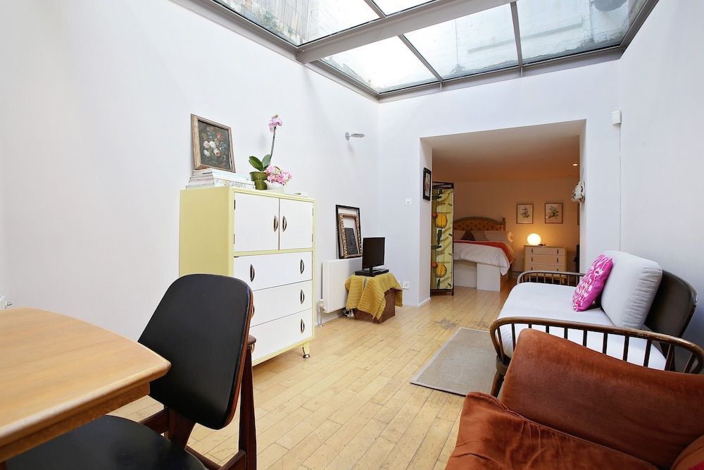 Bright Chic Garden Apartment One-Bedroom Apartment 16