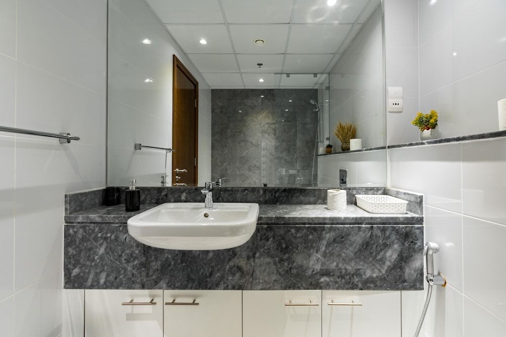 Whitesage - Waterfront Luxe Apartment With Great Canal Views Design Apartment, 1 Bedroom, Balcony (Elegant) 8