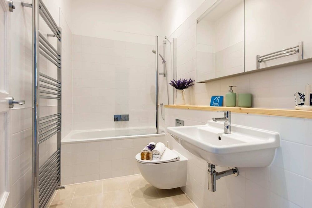 The Stunning Philbeach Garden Apartment Basic Apartment, Multiple Beds 9