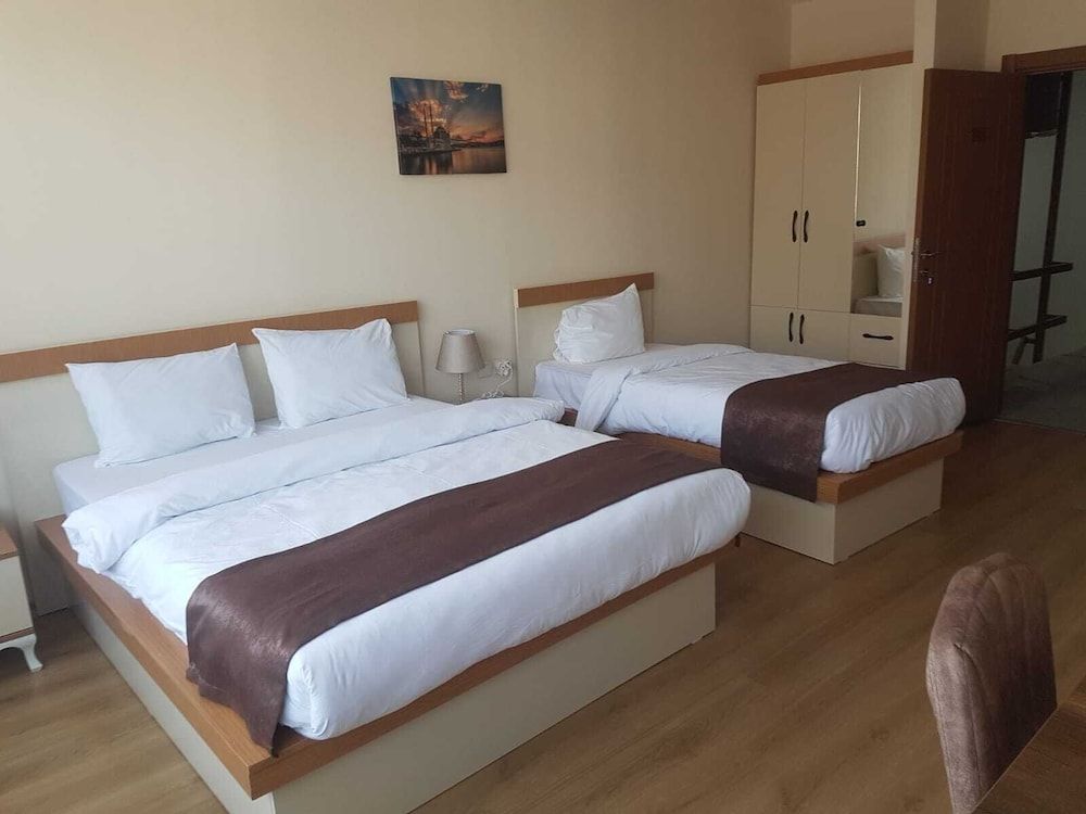 Newaz Hotel Deluxe Double or Twin Room 2