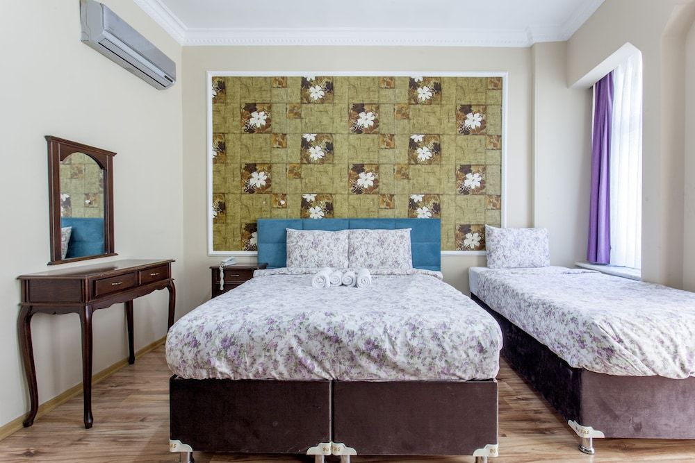 undefined Taksim Dora Suit 2