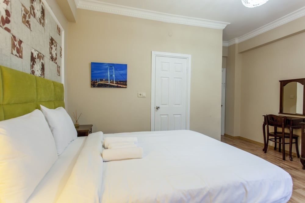 undefined Taksim Dora Suit 4