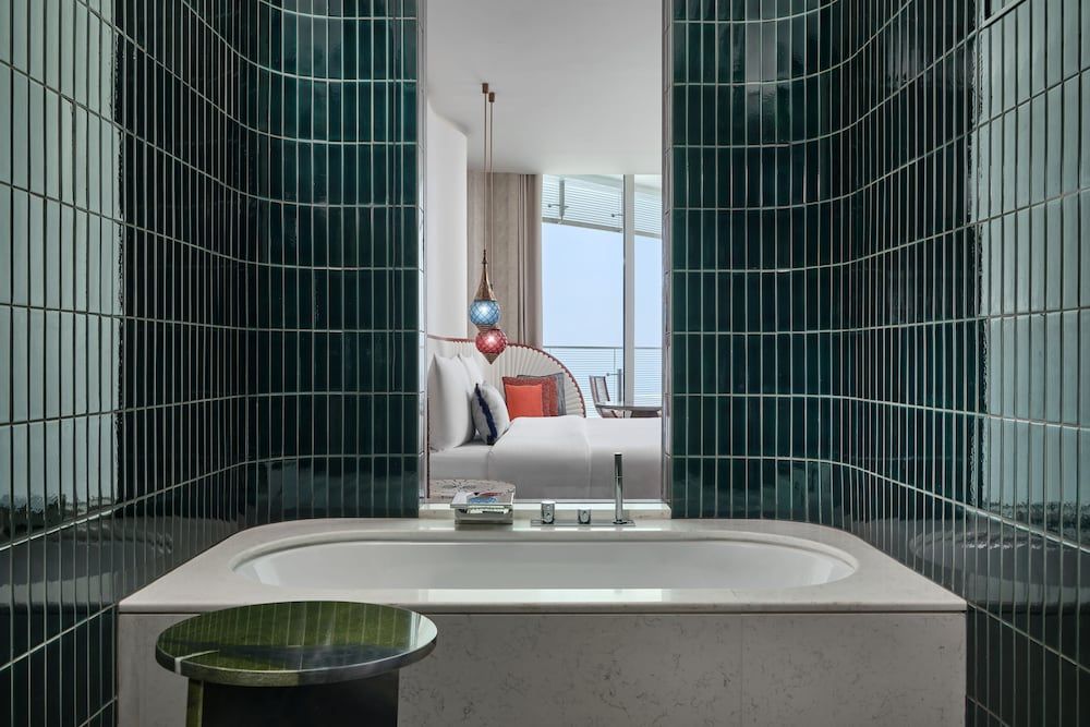 W Dubai - Mina Seyahi Deluxe Room, 1 King Bed, Balcony, Harbor View 12