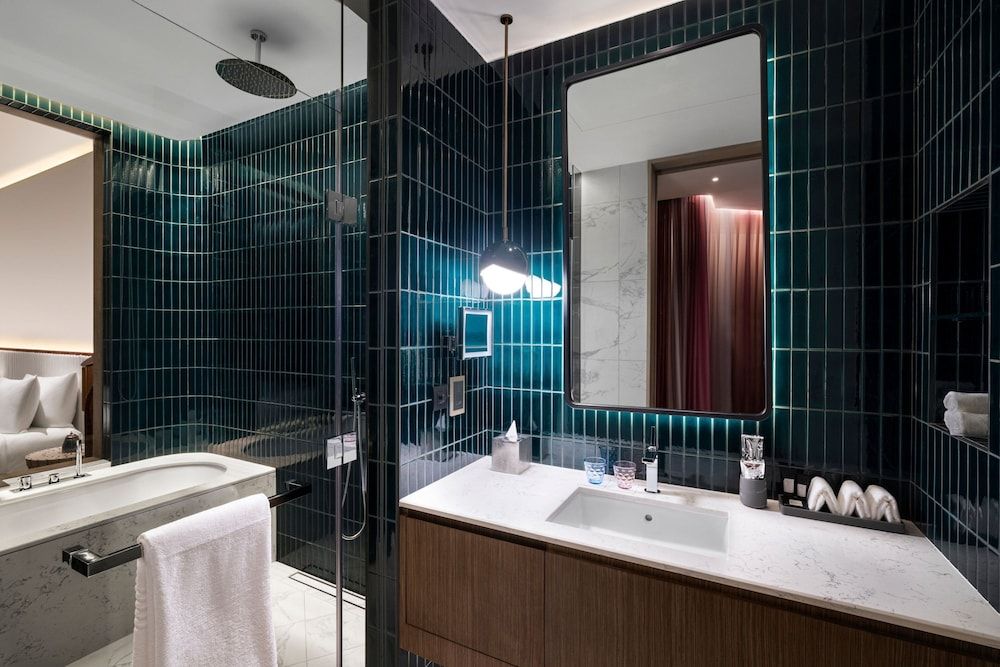 W Dubai - Mina Seyahi Deluxe Room, 1 King Bed, Balcony, Harbor View 8