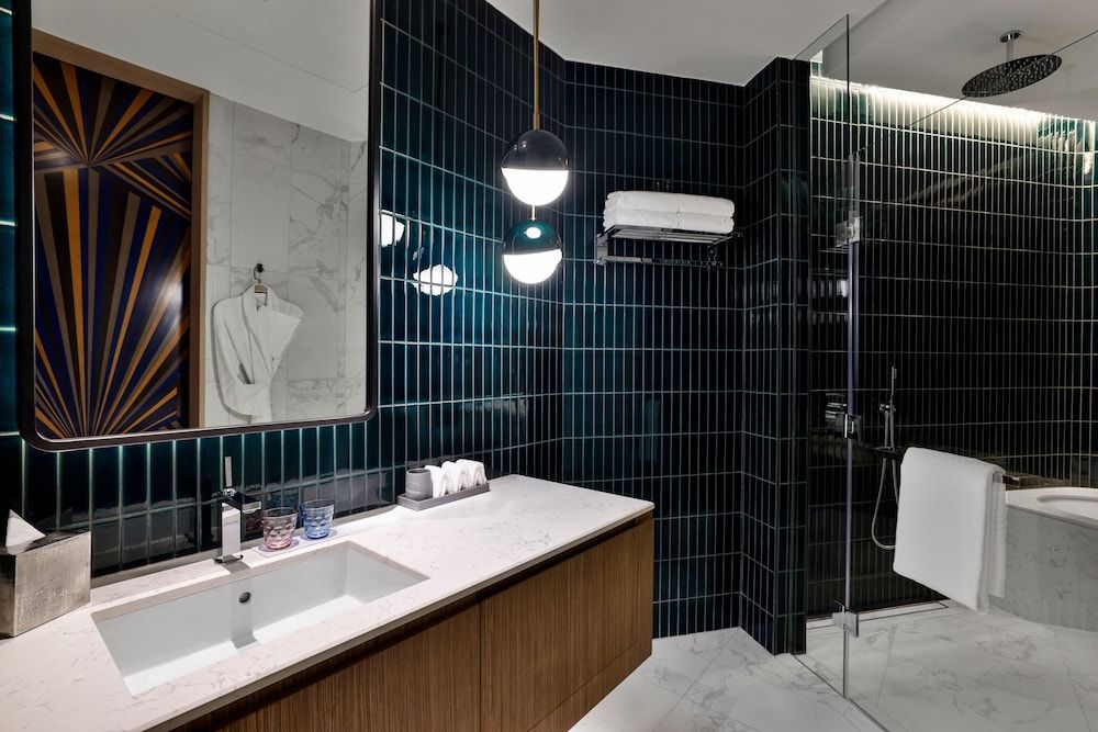 W Dubai - Mina Seyahi Deluxe Room, 1 King Bed, Balcony, Harbor View 9