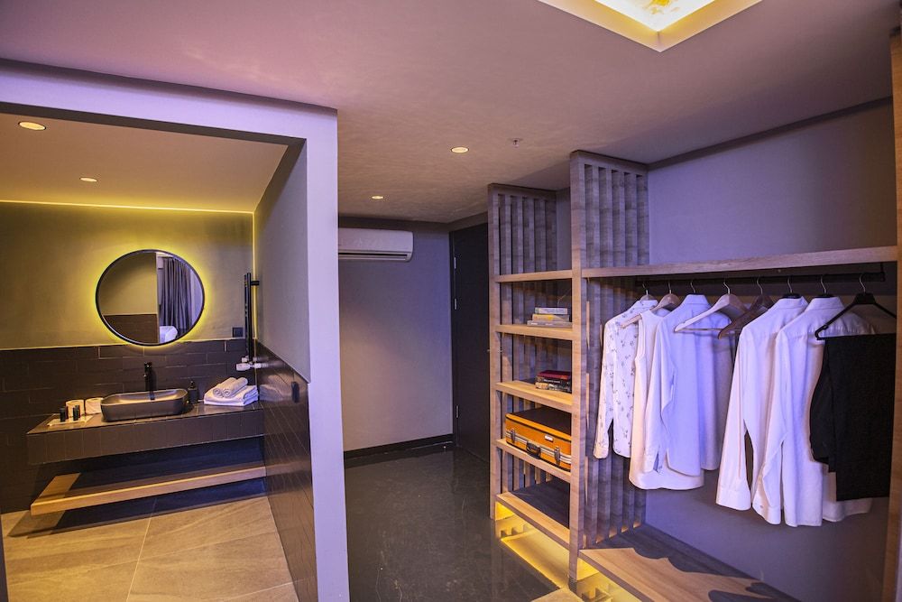 Cityloft 64 Dark Room With Jakuzi 8