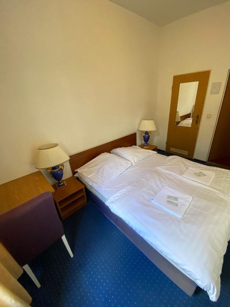 undefined Märkischer Hof 8