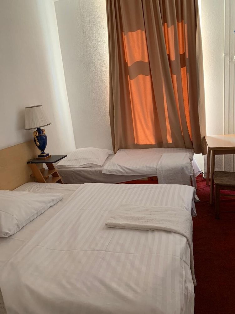 Märkischer Hof Economy Triple Room 8