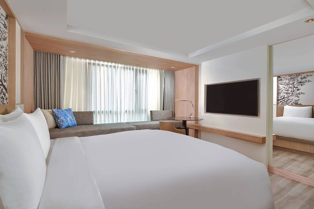 Courtyard By Marriott North Pattaya Superior Room, 1 King Bed with Sofa bed, City View