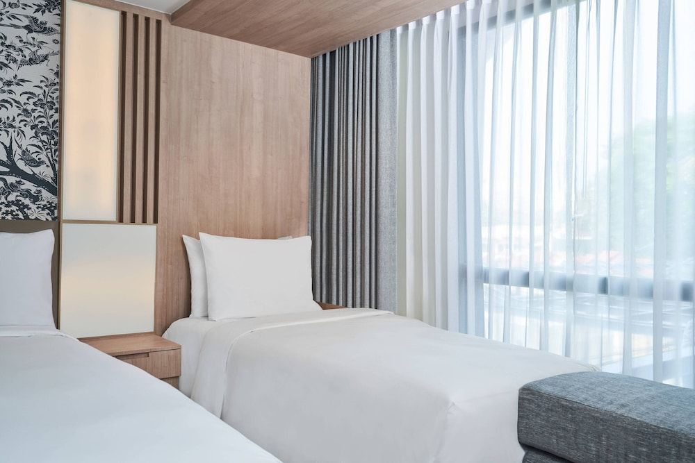 Courtyard By Marriott North Pattaya Superior Room, 1 King Bed with Sofa bed, City View 4