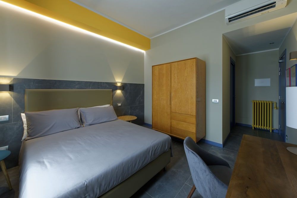 undefined Green Ribbon 8