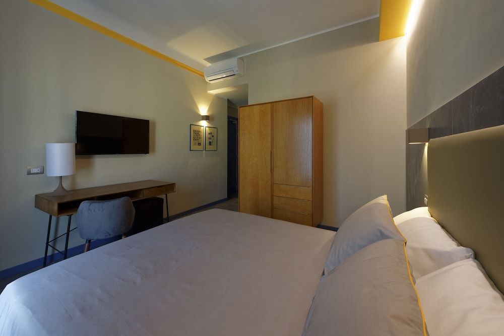 Green Ribbon Comfort Room (CAMERA 3 GR) 3