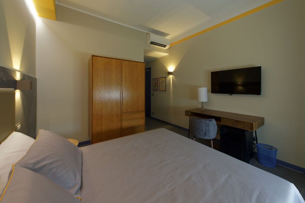 undefined Green Ribbon 7