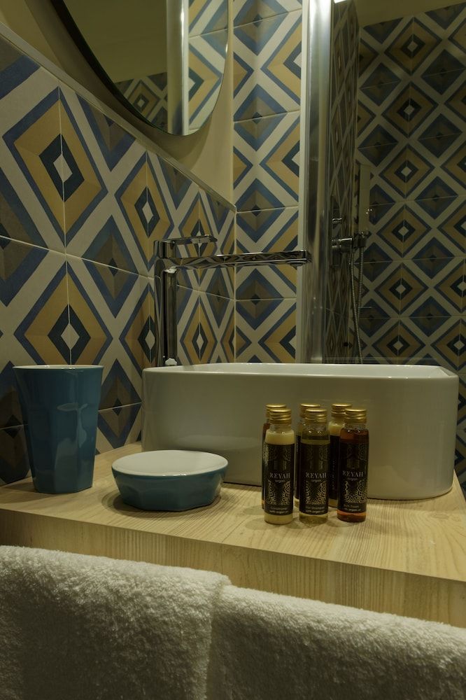 Green Ribbon Comfort Room (CAMERA 3 GR) 5