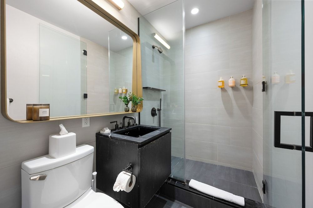 17John Premier Studio, 1 King Bed, Kitchen 9