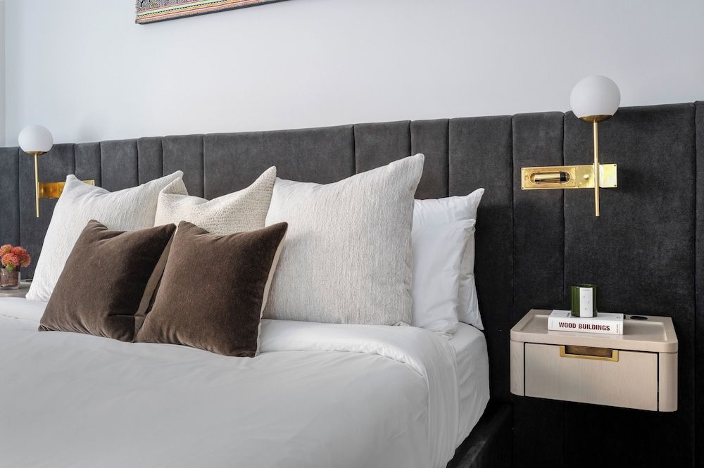 17John Premier Studio, 1 King Bed, Kitchen 6