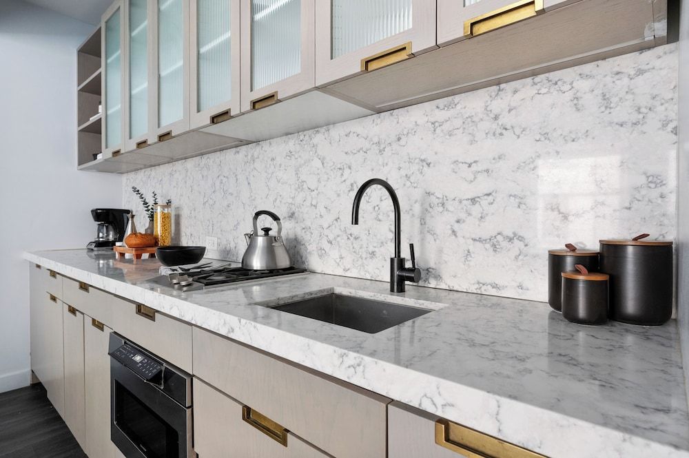 17John Premier Studio, 1 King Bed, Kitchen 8