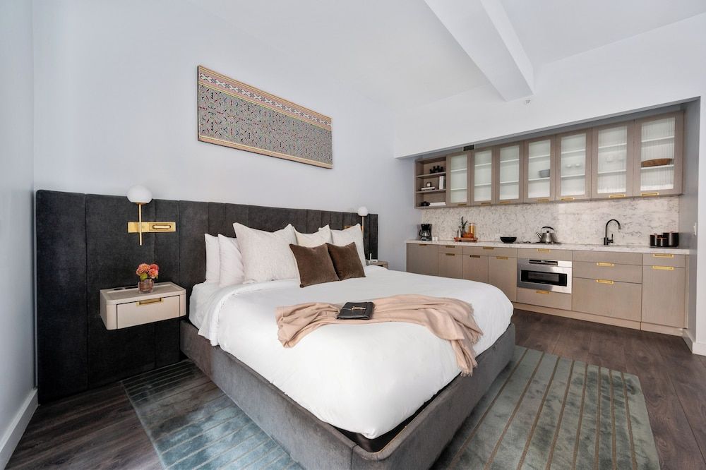 17John Premier Studio, 1 King Bed, Kitchen 2