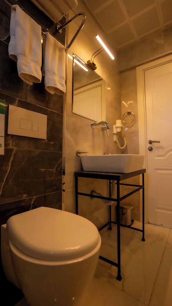 Farina Hotel By Cigno Standard Double Room, City View 4