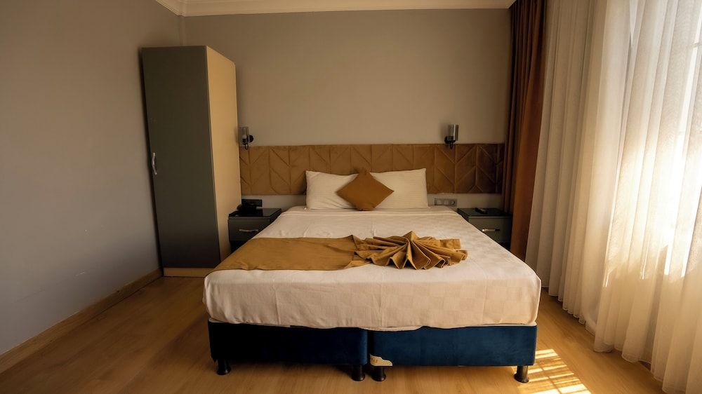 Farina Hotel By Cigno Standard Double Room, City View 2
