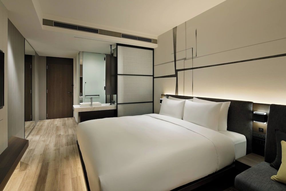 Standard Room, 1 King Bed