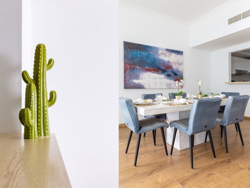 undefined Grand 2BR w/ a Full Sea View & Direct Beach Access 2