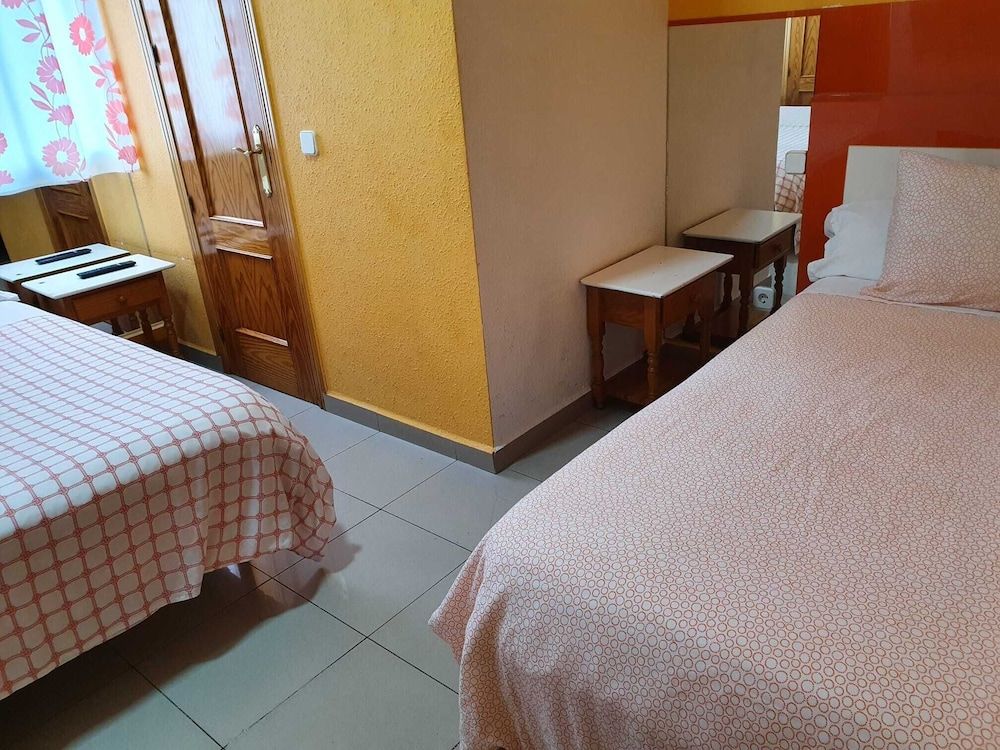 Pensión Navarra Basic Double or Twin Room 3