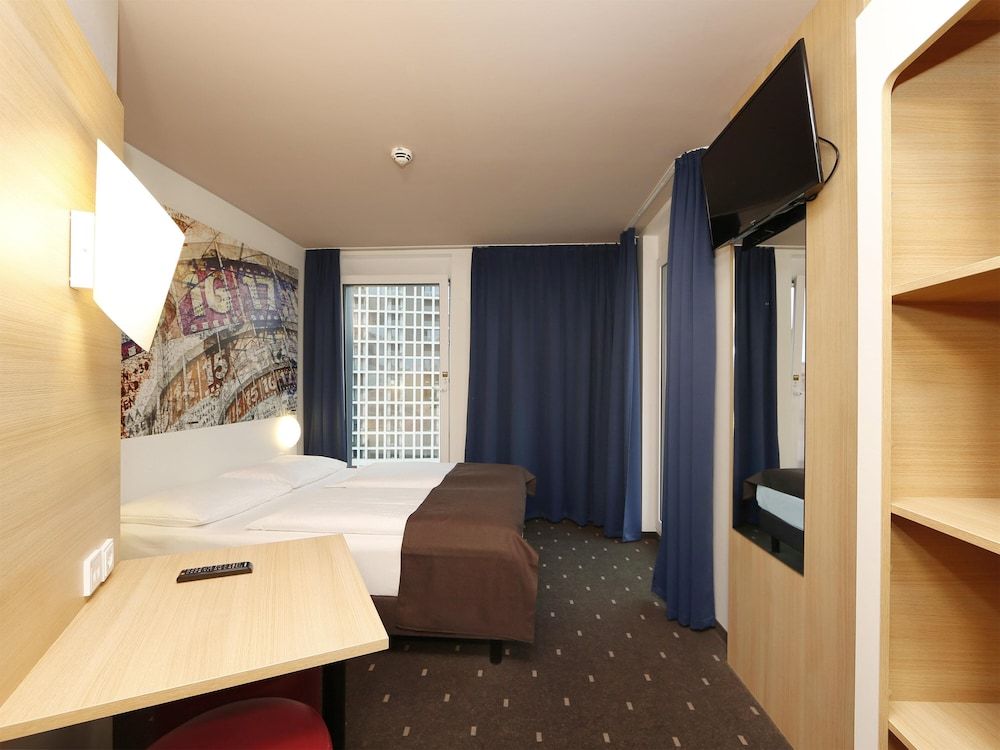 undefined B&B Hotel Berlin-Alexanderplatz 4