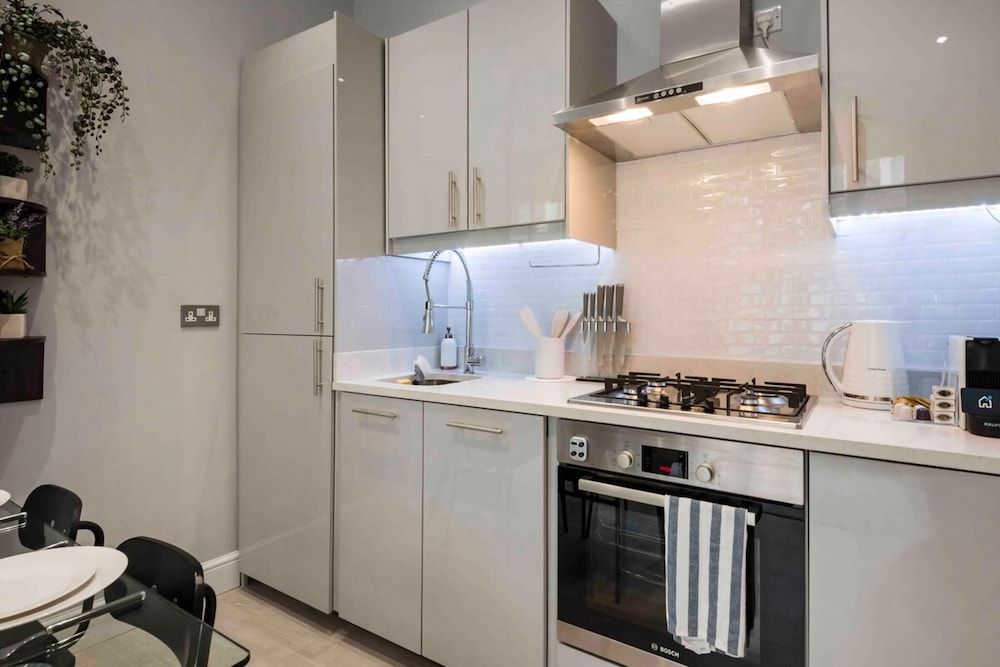 undefined Bright and Modern Bayswater Apartment 2