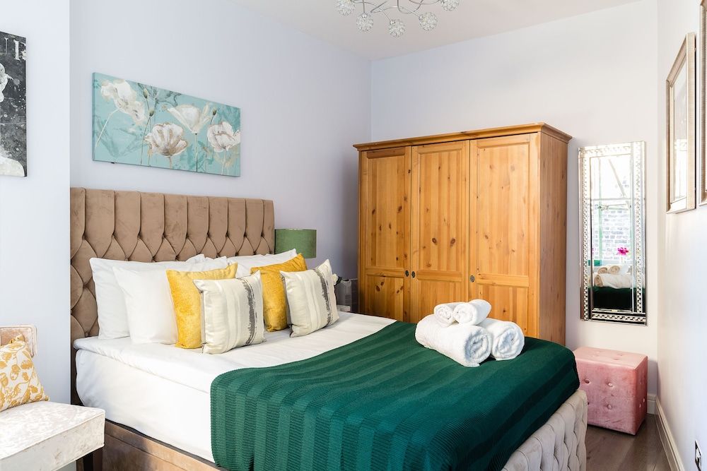 undefined Molyneux Street Apartments