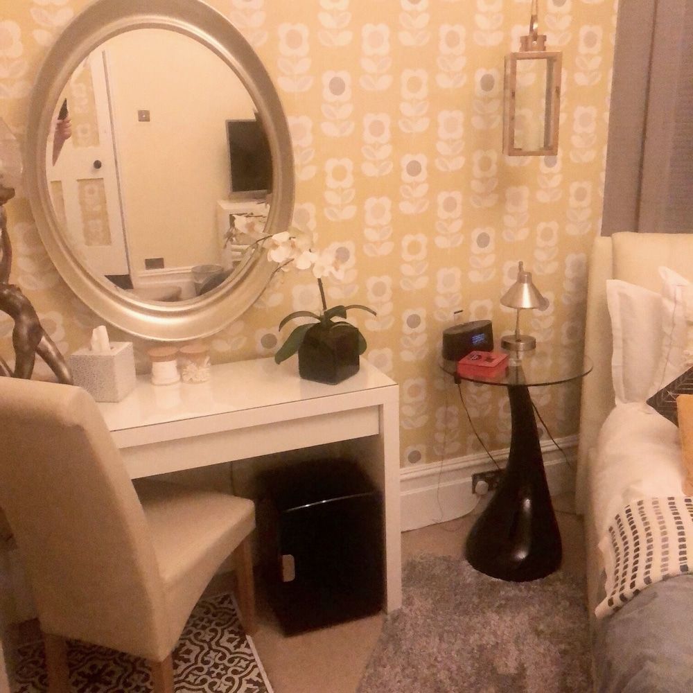 Charing Cross Rooms - B&B Superior Room, 1 King Bed, Terrace 3