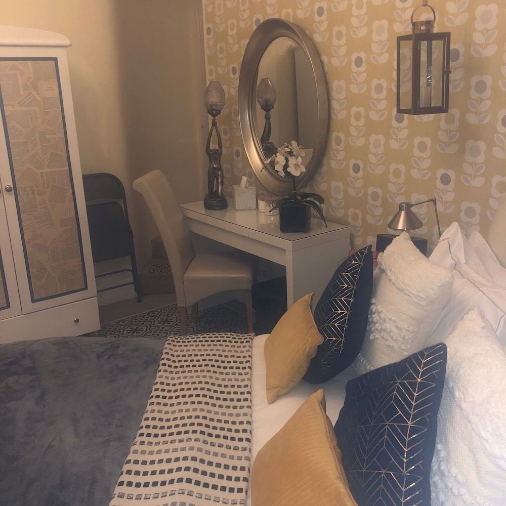 Charing Cross Rooms - B&B Superior Room, 1 King Bed, Terrace 9