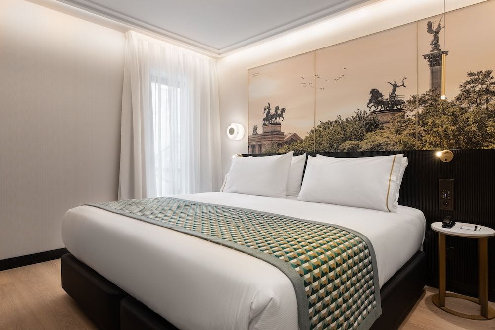 Eurostars Ambassador Deluxe Double Room 4