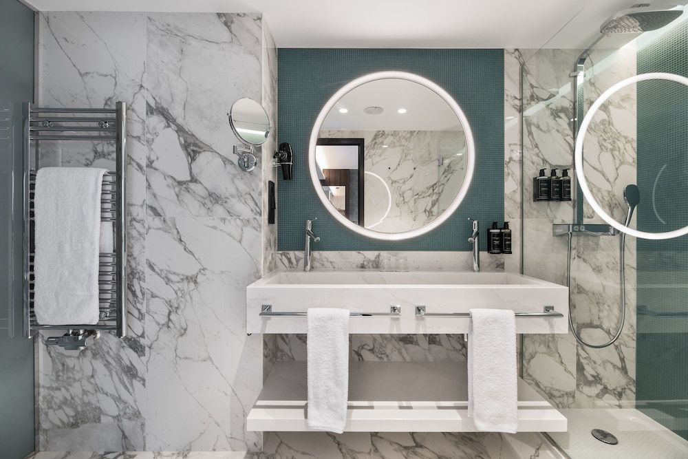 Eurostars Ambassador Deluxe Double Room 20