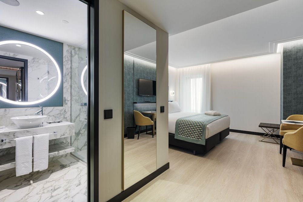 Eurostars Ambassador Deluxe Double Room 2