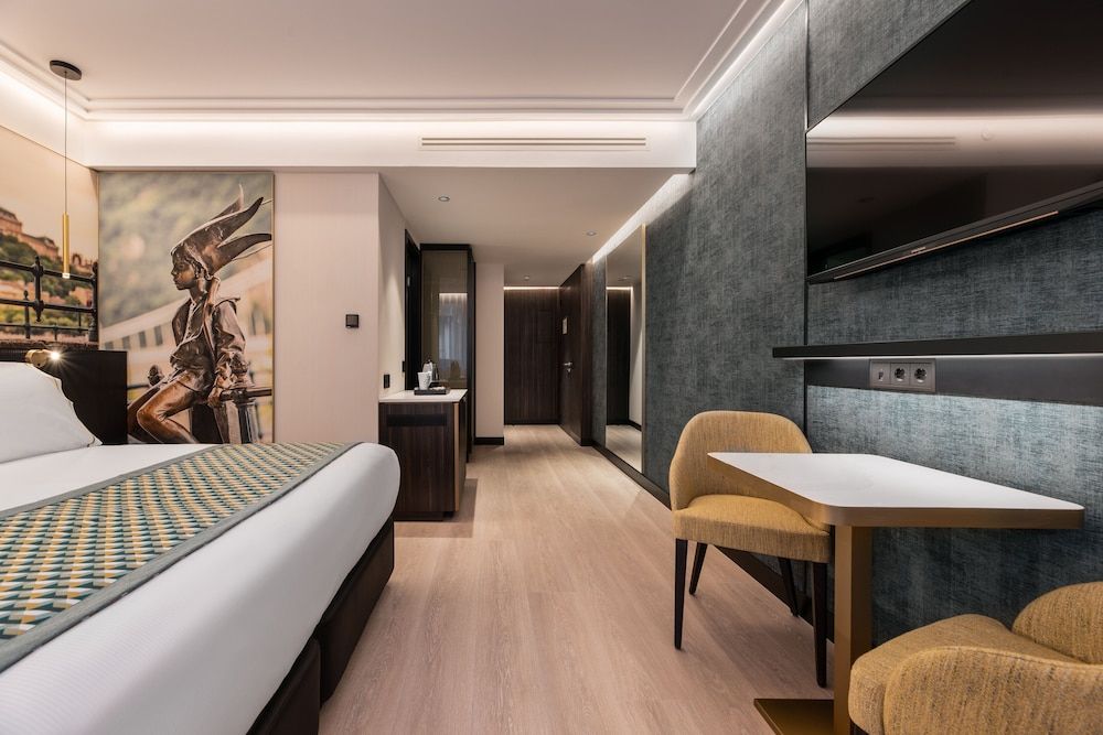 Eurostars Ambassador Deluxe Double Room 24