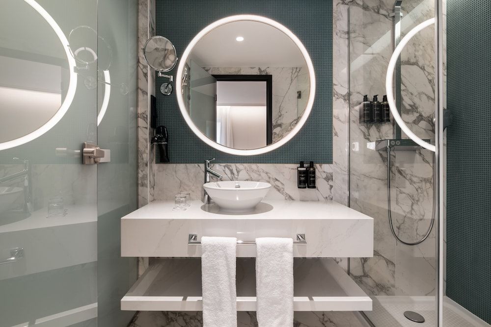 Eurostars Ambassador Deluxe Double Room 22