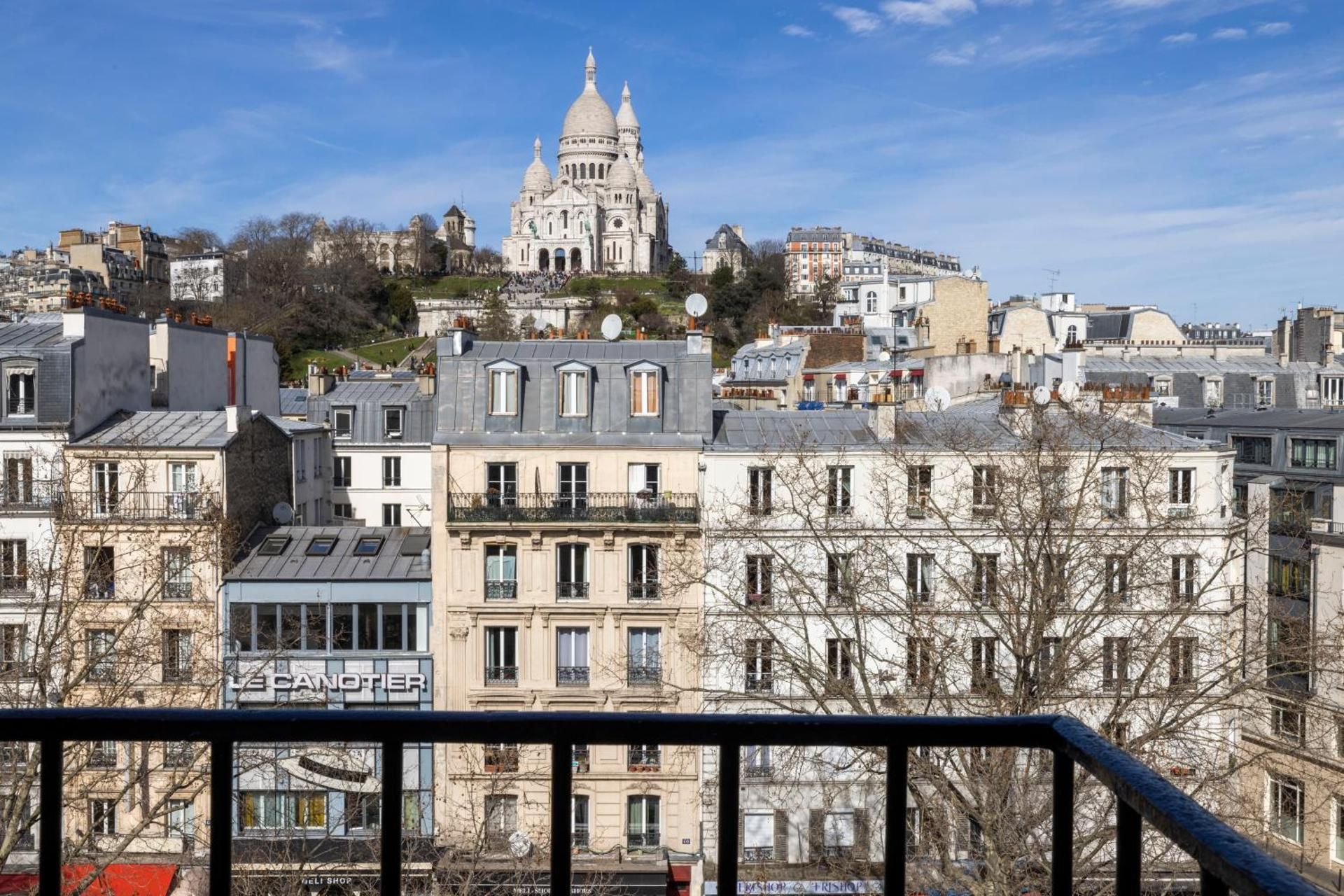Superior Double Room with Balcony and Sacré-Cœur Basilica View