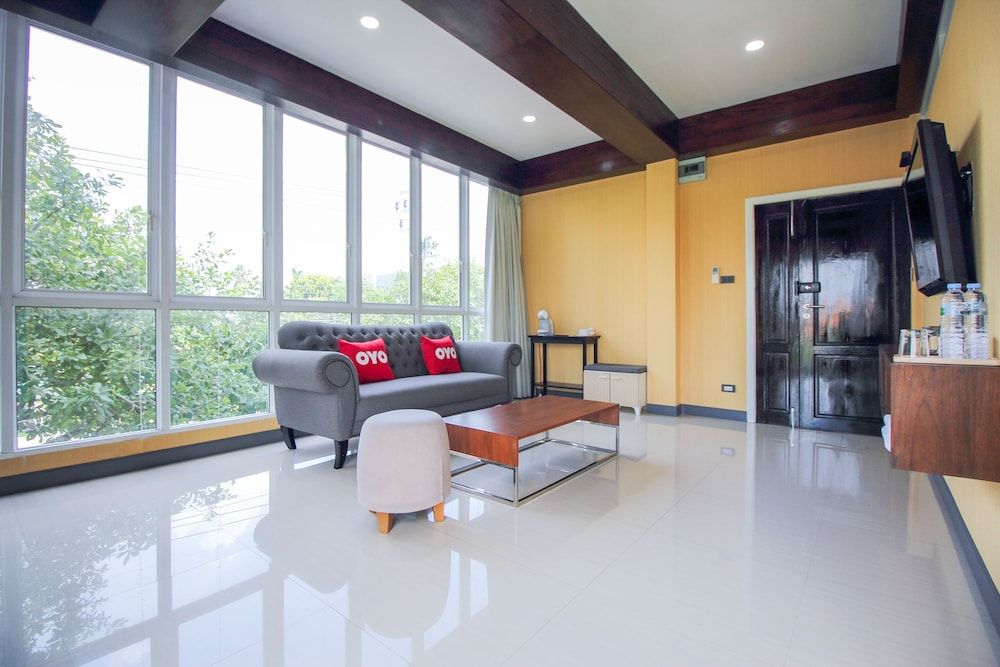 undefined OYO 387 Little Bangbon 9