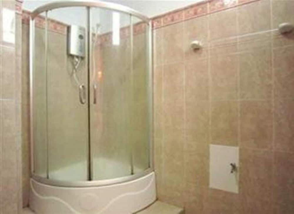 Song Hoa Hotel Family Room 4