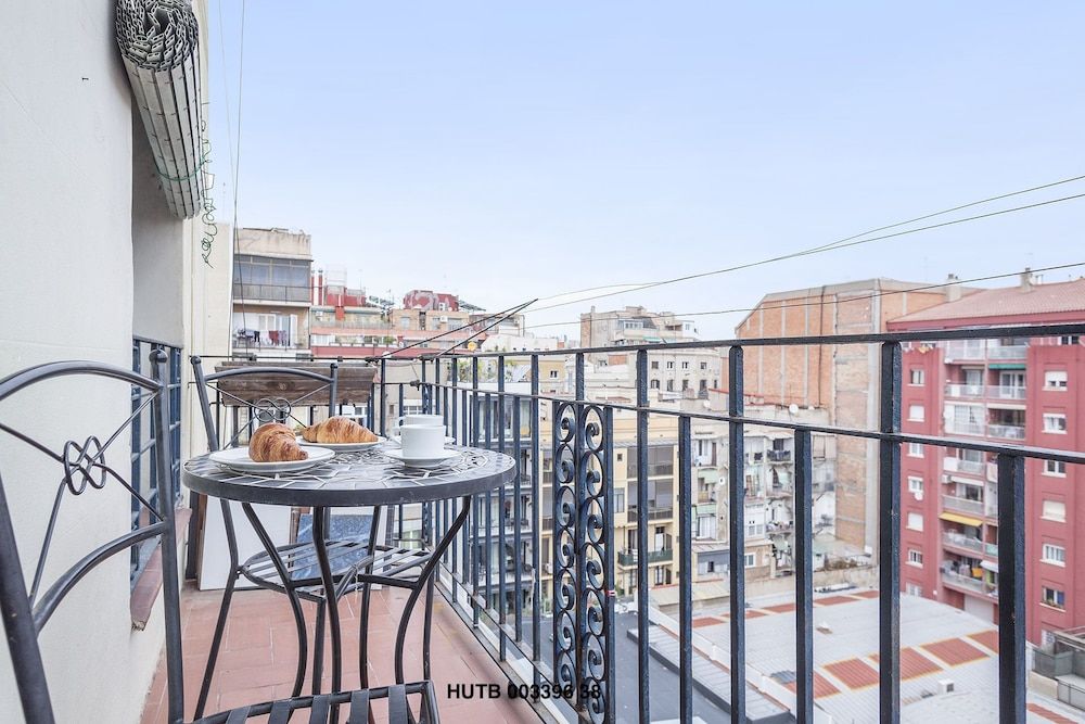 Alcam Classic Urgell City Apartment, 3 Bedrooms 5